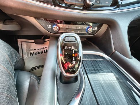 Used 2021 Buick Enclave Essence w/ Sound and Sites Package image 15