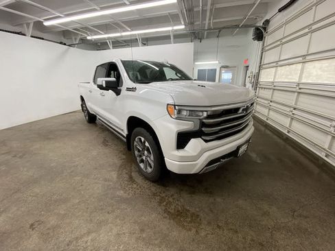 Used 2023 Chevrolet Silverado 1500 High Country w/ Technology Package AWD/4WD image 8