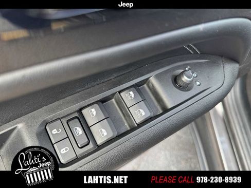 Certified 2022 Jeep Compass Altitude image 31