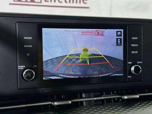 Used 2022 Kia Carnival LX FWD image 5