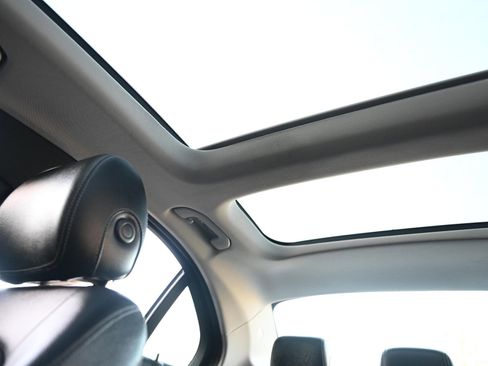 Used 2018 Mercedes-Benz C 300 4MATIC Sedan image 26