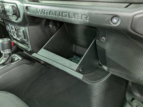 Used 2021 Jeep Wrangler Unlimited Sport AWD/4WD image 31