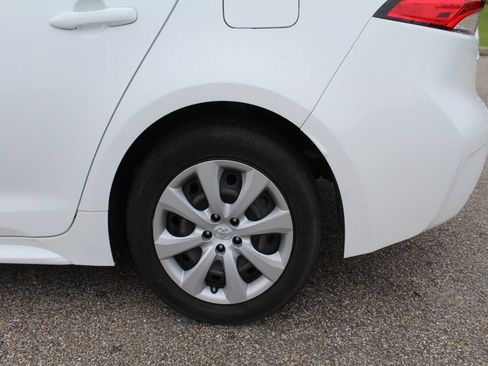 Used 2022 Toyota Corolla LE FWD image 19