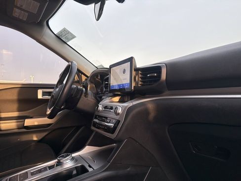 Used 2020 Ford Explorer XLT image 15