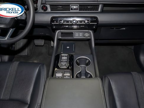 Certified 2025 Honda Pilot Touring image 28