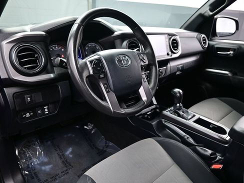 Used 2020 Toyota Tacoma TRD Sport RWD image 13