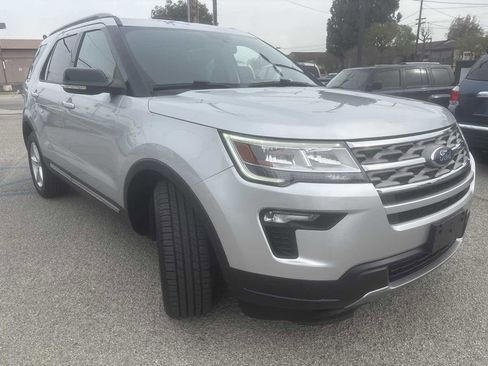 Used 2018 Ford Explorer XLT w/ Equipment Group 201A image 4