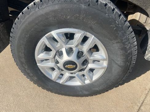 Used 2021 Chevrolet Silverado 2500 LT w/ Convenience Package image 11