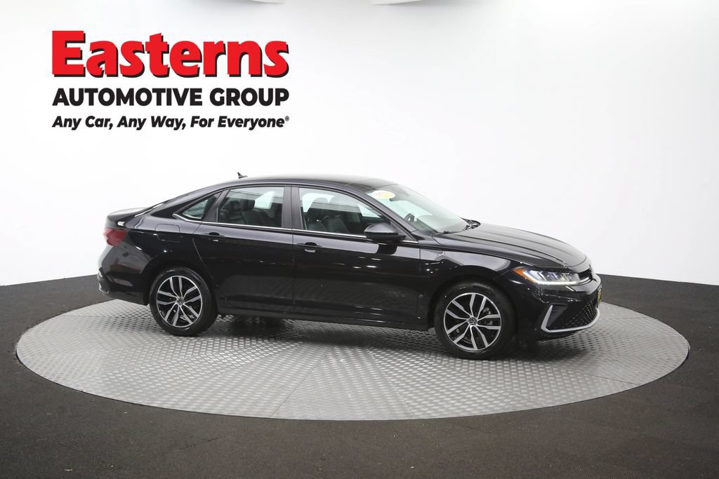 Used 2025 Volkswagen Jetta SE FWD image 48