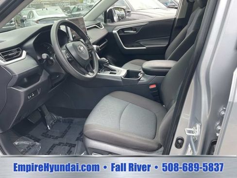 Used 2025 Toyota RAV4 XLE AWD/4WD image 18