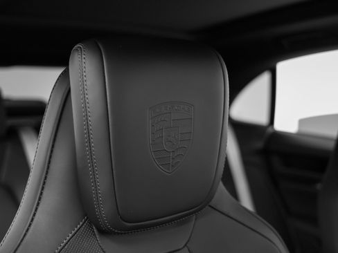 New 2025 Porsche Macan 4 Electric image 24