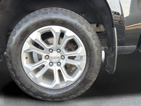 Used 2024 Chevrolet Silverado 1500 LTZ AWD/4WD image 15