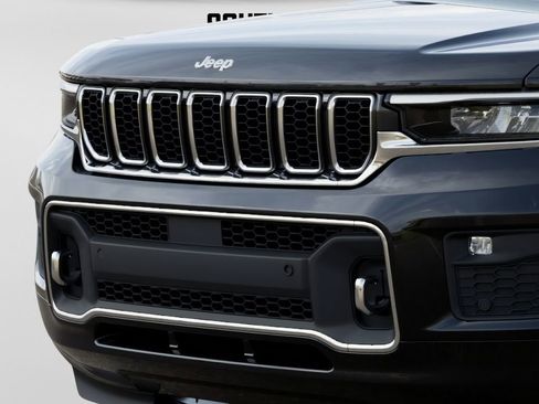 New 2025 Jeep Grand Cherokee Overland AWD/4WD image 11