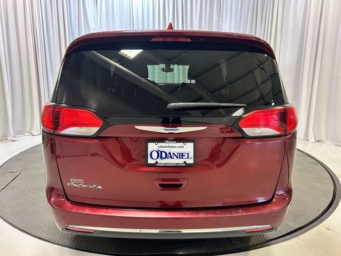 Used 2018 Chrysler Pacifica Touring-L FWD image 27