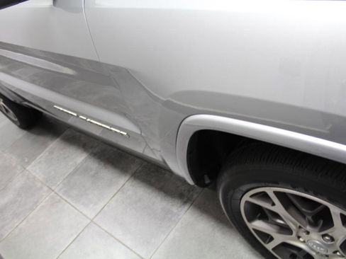 Used 2018 Jeep Grand Cherokee Limited AWD/4WD image 39