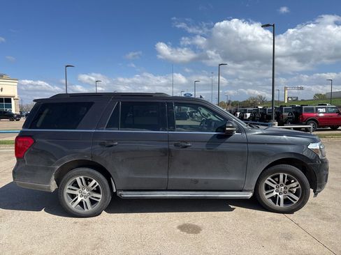 Used 2023 Ford Expedition XLT image 16