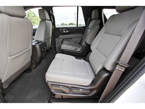 Used 2023 Chevrolet Tahoe Z71 w/ Luxury Package AWD/4WD image 13