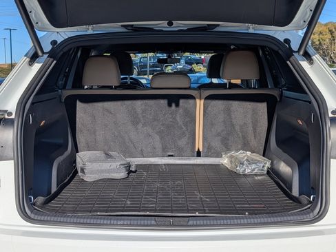 Used 2020 Volkswagen Atlas Cross Sport SE image 9