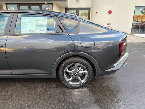 New 2025 Kia K4 LXS image 10