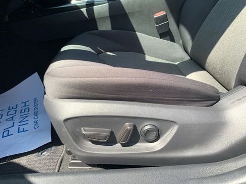 Used 2019 Toyota Camry LE image 19