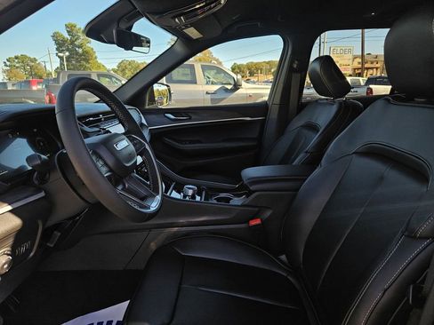 New 2025 Jeep Grand Cherokee Limited image 11