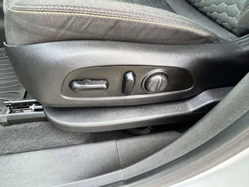 Used 2020 Chevrolet Equinox LT FWD image 19