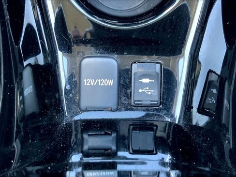 Used 2018 Toyota Prius Prime Premium image 36