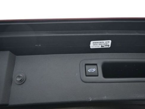 Used 2022 Toyota Highlander XSE FWD image 9