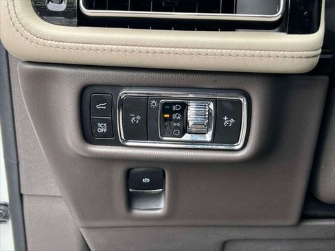 Used 2023 Lincoln Nautilus Reserve AWD/4WD image 24