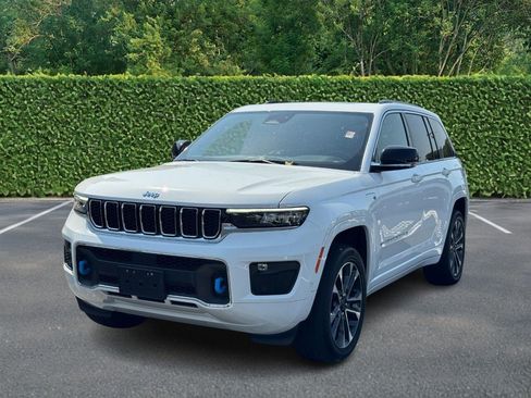 Used 2022 Jeep Grand Cherokee Overland w/ Luxury Tech Group IV AWD/4WD image 8