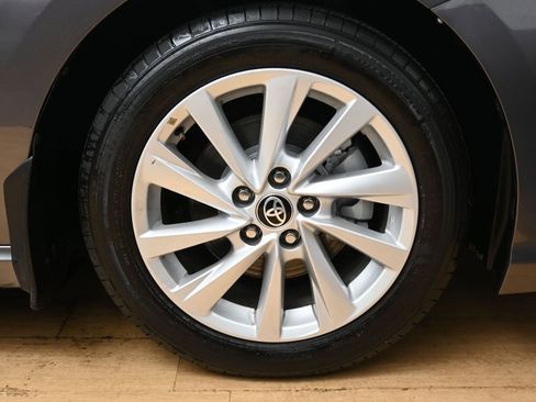 Used 2024 Toyota Camry SE image 11