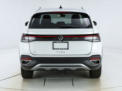 New 2026 Volkswagen Taos SE image 8