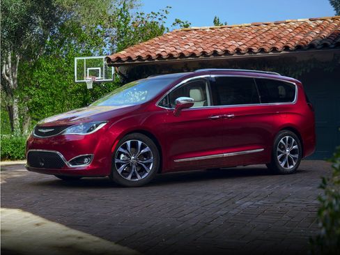 Used 2017 Chrysler Pacifica Touring-L w/ Tire & Wheel Group FWD image 1