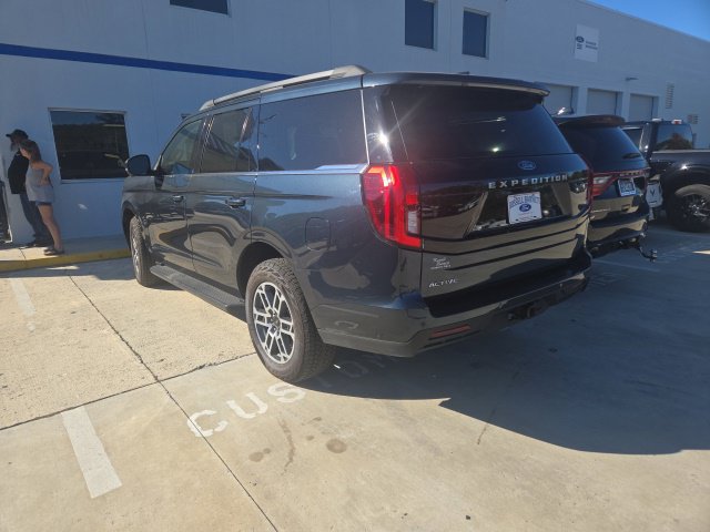 Used 2025 Ford Expedition Active AWD/4WD image 15