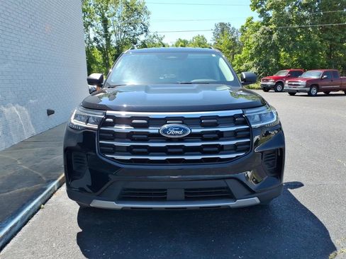 Used 2025 Ford Explorer Active RWD image 2