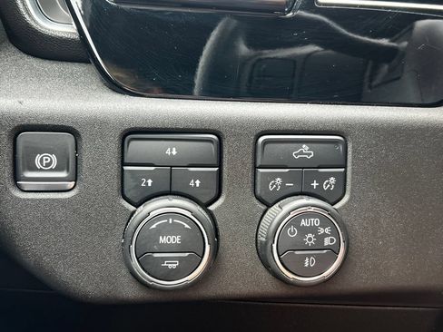 Used 2025 Chevrolet Silverado 2500 LT w/ Convenience Package AWD/4WD image 12