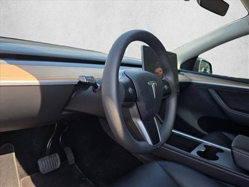 Used 2024 Tesla Model Y Long Range AWD/4WD image 10