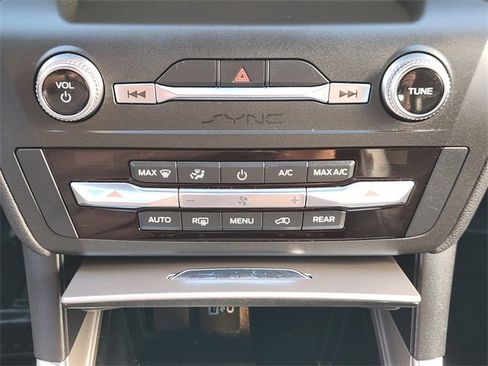 Used 2020 Ford Explorer XLT w/ Equipment Group 202A image 20