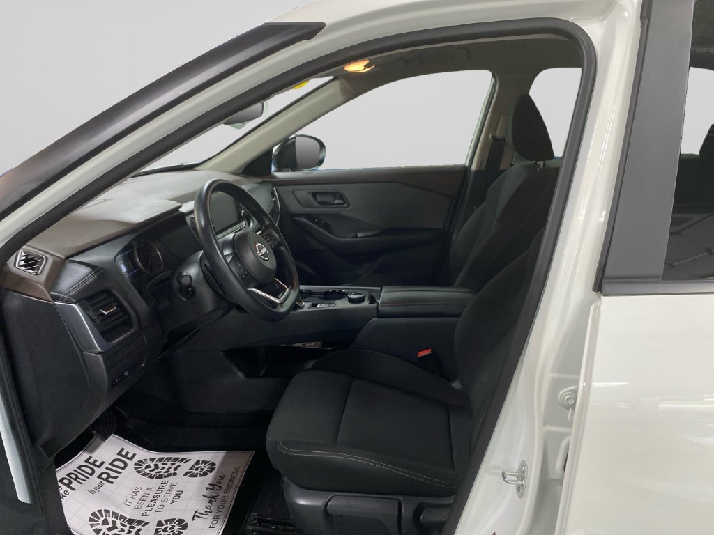 Used 2023 Nissan Rogue S AWD/4WD image 18