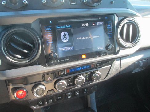 Used 2019 Toyota Tacoma TRD Sport image 24