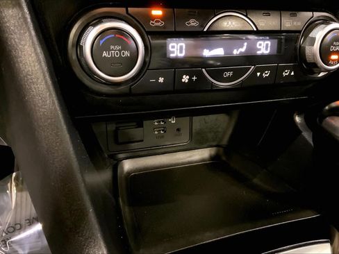 Used 2018 MAZDA MAZDA3 Touring image 35