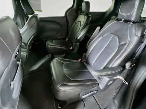 Used 2025 Chrysler Pacifica Select FWD image 21