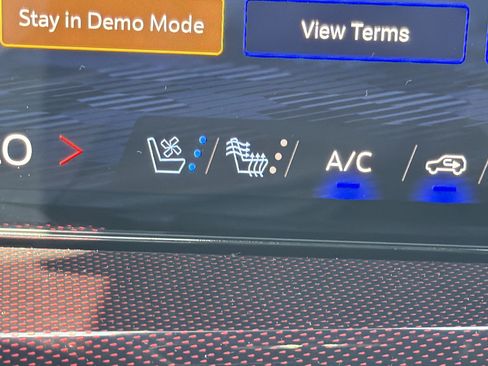 New 2026 Chevrolet Traverse RS AWD/4WD image 32