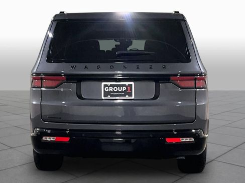 Used 2023 Jeep Wagoneer Series II AWD/4WD image 4