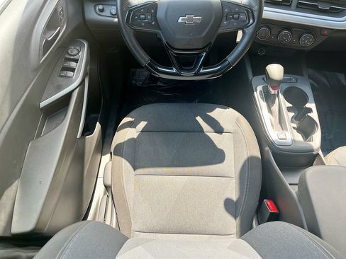 Used 2025 Chevrolet Trax RS w/ Driver Confidence Package FWD image 22