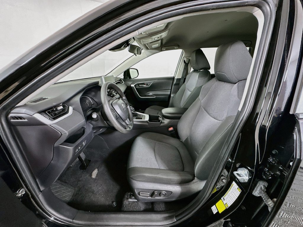 Certified 2025 Toyota RAV4 XLE FWD image 21