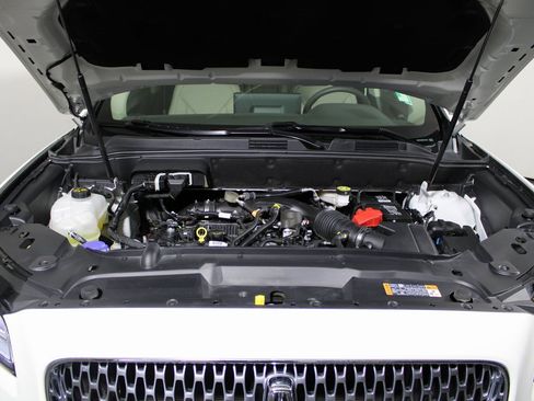 Used 2022 Lincoln Nautilus Reserve image 7