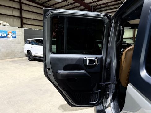 Used 2021 Jeep Wrangler Unlimited Sahara AWD/4WD image 15