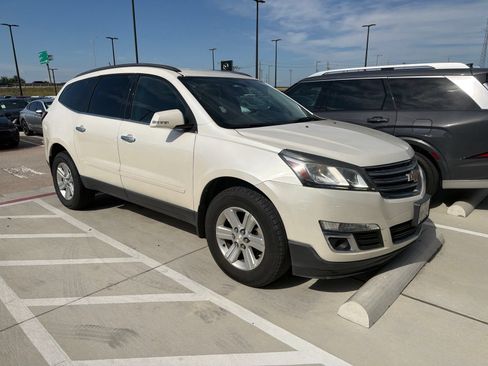 Used 2014 Chevrolet Traverse LT FWD image 3