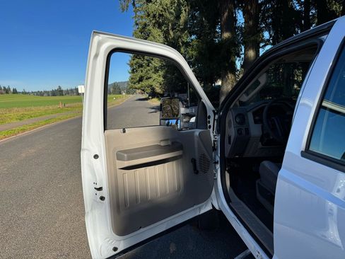 Used 2010 Ford F550 4x4 Crew Cab Super Duty image 26
